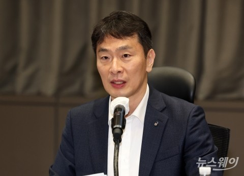 이복현 &quot;상호관세 직격탄···조선·방산 협력업체 금융지원 필요&quot;