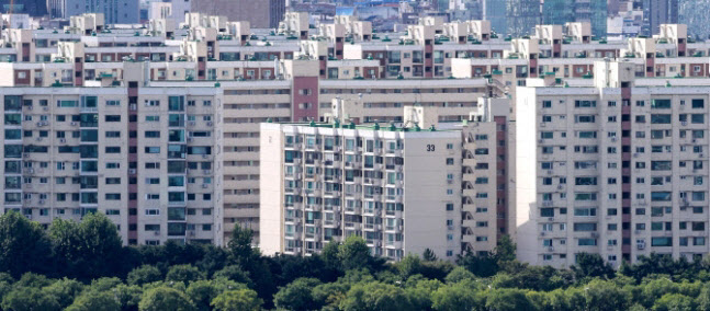 서울 집값 급등에 부동산 시장 과열···금융당국, 가계대출 총력 대응
