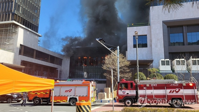 부산 반얀트리 호텔 신축공사장 화재현장. 사진=연합뉴스