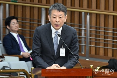 질의 답변하는 김광일 MBK 파트너스 부회장