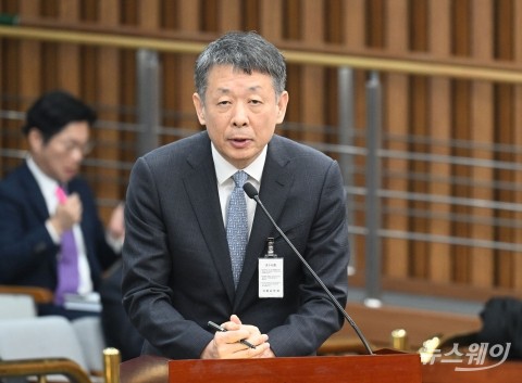 민주 정무위 &quot;김병주 MBK 회장, 사재 출연 계획 국회에 보고하라&quot;