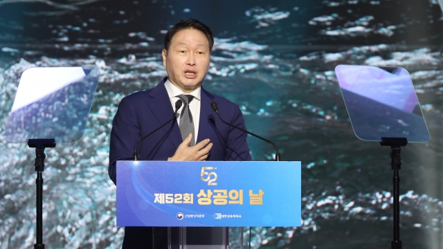 최태원 "삼각파도 속 뒤쳐지면 도태···AI 변화 수용 등 용기 발휘해야"