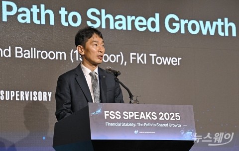 'SPEAKS 2025' 환영사하는 이복현 금융감독원장
