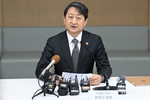 트럼프 &quot;외국산 車 25% 관세&quot;...정부 &quot;4월중 비상대책 발표&quot;