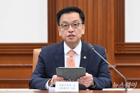 최상목 &quot;F4회의 금융시장 모니터링 강화···필요 시 시장안정조치&quot;