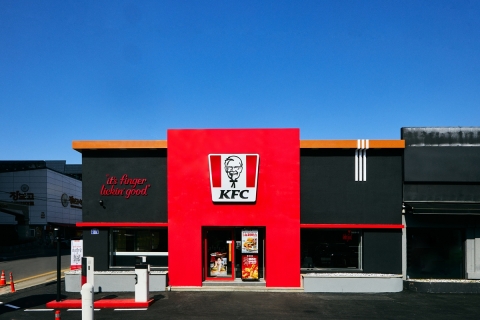 '역대 최대 실적' KFC 2년 만에 새 주인 찾는다
