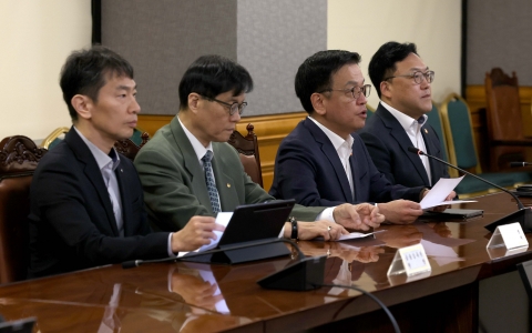 F4회의 &quot;대내외 불확실성 지속...매주 만나자&quot;