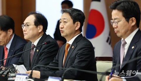 안덕근 장관, 민관합동 미 관세조치 대책회의 참석