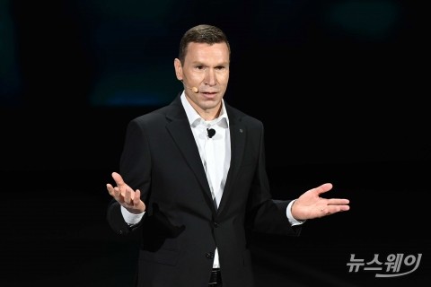 삼성SDI·LG엔솔의 '대반전'···벤츠, 선물보따리 풀었다