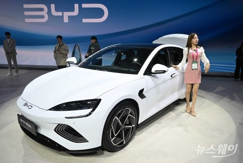 '최초 공개' 신차 격전지···포르쉐·벤츠·BMW·BYD &quot;韓 시장 출격&quot;