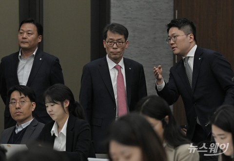 '부동산 신용집중 개선방안' 컨퍼런스 참석한 임종룡 회장과 김성태 행장