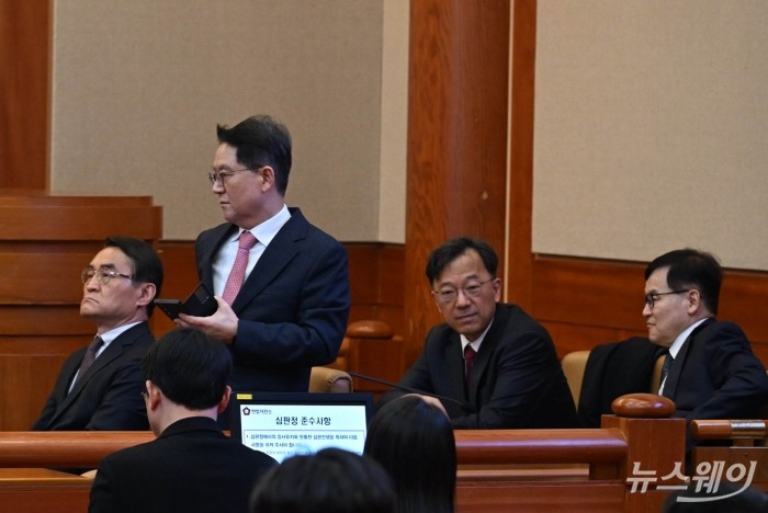 4일 서울 종로구 헌법재판소 대심판정에서 윤석열 대통령 탄핵심판 선고 기일이 진행되고 있다. 사진=사진공동취재단