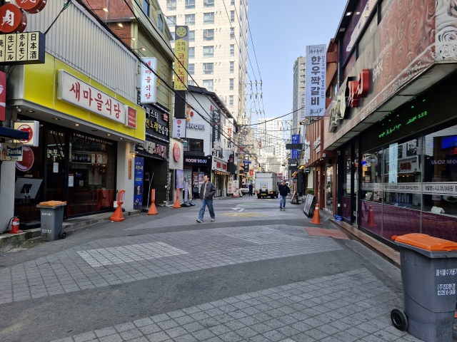 자영업 빚 1072조원...60대  이상 고령층, 자영업자 대출 증가 주도