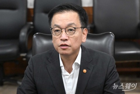최상목 &quot;F4 회의 중심으로 시장상황 점검체계 강화&quot;