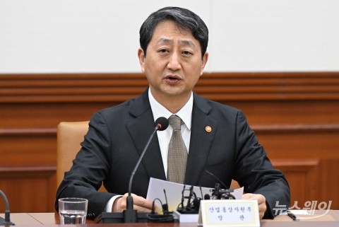 트럼프 관세에 반도체 '빨간불'...산업부, 대응지원에 총력