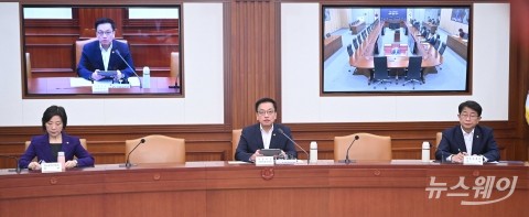 최상목 경제부총리 &quot;美 90일 상황관세 유예조치에 관계기관 각별한 경각심 가져야&quot;
