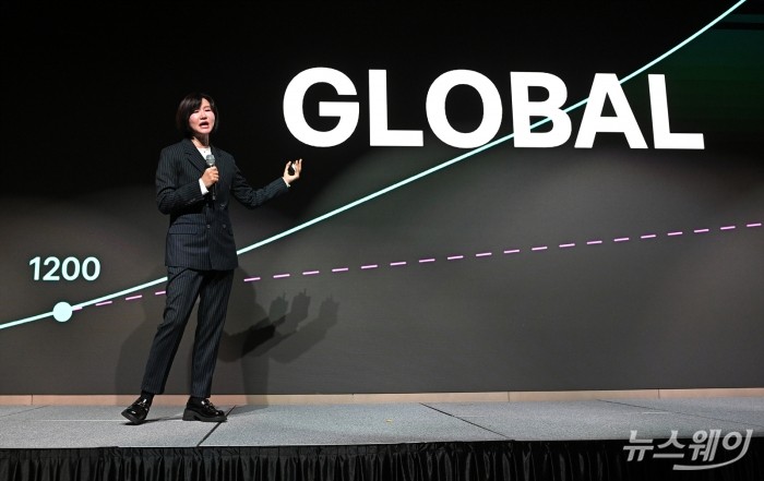 이은미 토스뱅크 대표가 토스뱅크 2025 미디어데이에서 중장기 전략 발표를 하고 있다. 사진=이수길 기자 Leo2004@newsway.co.kr