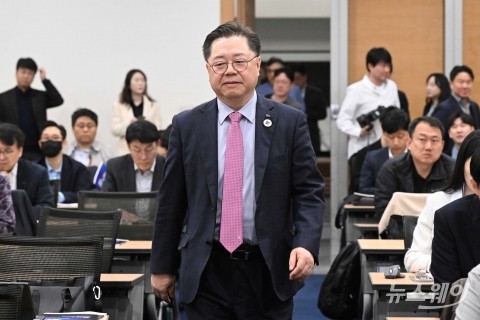 '산업AI 전략 M.A.P 세미나' 들어서는 박일준 대한상의 상근부회장