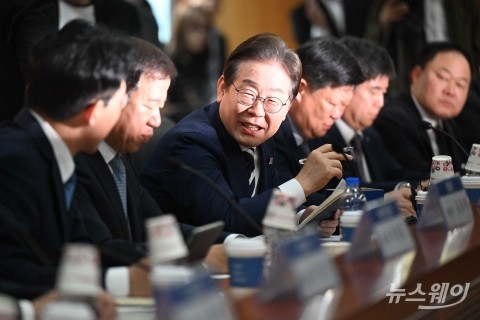 이재명 대선 예비후보 &quot;배당 소득세 개정 공감···세수 감소는 고민&quot;