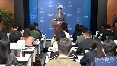 이복현 금감원장 &quot;MBK·홈플러스, 상당기간 전부터 기업회생 준비 정황&quot;