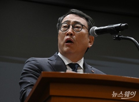 SKT, 2637만 고객 유심 무상 교체···재무 부담 우려