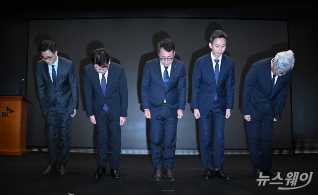 SKT, 최고 단계 비상경영체제 돌입···"창사 이래 최대 위기"