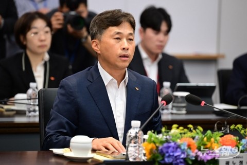 이재명 대선후보 첫 현장 행보로 'K-반도체' 곽노정 SK하이닉스 대표 만나