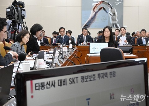 청문회 출석한 유영상 SKT 사장 &quot;최태원 회장·최창원 의장도 유심교체 안해&quot;