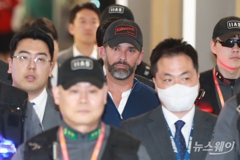 '재계 총수 극비 면담' 마치고 출국길 향하는 트럼프 주니어