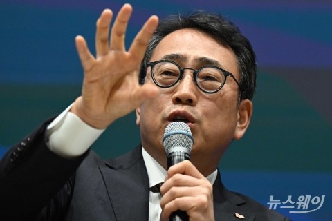 SKT, 해킹 위약금 면제 '공회전'···유영상 &quot;굉장히 복잡한 문제&quot;(종합)