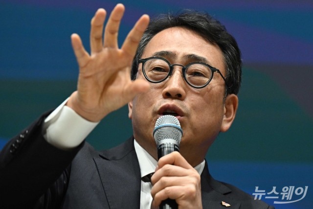SKT, 해킹 위약금 면제 '공회전'···유영상 "굉장히 복잡한 문제"(종합)