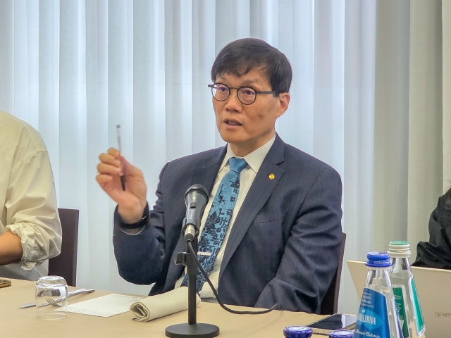 이창용 한은 총재 "최상목 사퇴 곤혹···금리인하 의심하지 말라"