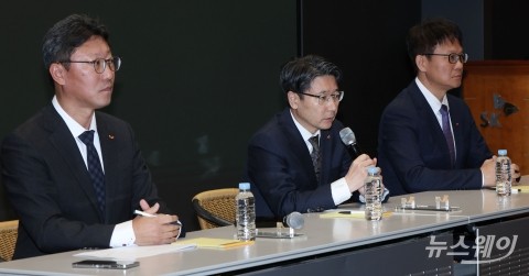 SK텔레콤 '유심 포맷' 도입···&quot;교체와 같은 효과&quot;