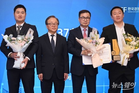 대기업부문 우수상 수상한 조재천 현대엘리베이터 대표·윤민욱 노조위원장