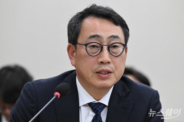 유영상 SK텔레콤 대표 "위약금 면제시 최대 500만 이탈···약 7조 손실 예상"