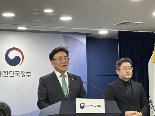 SKT '위약금 면제' 내달 말 결론날 듯···유상임 "다각도 분석 중"