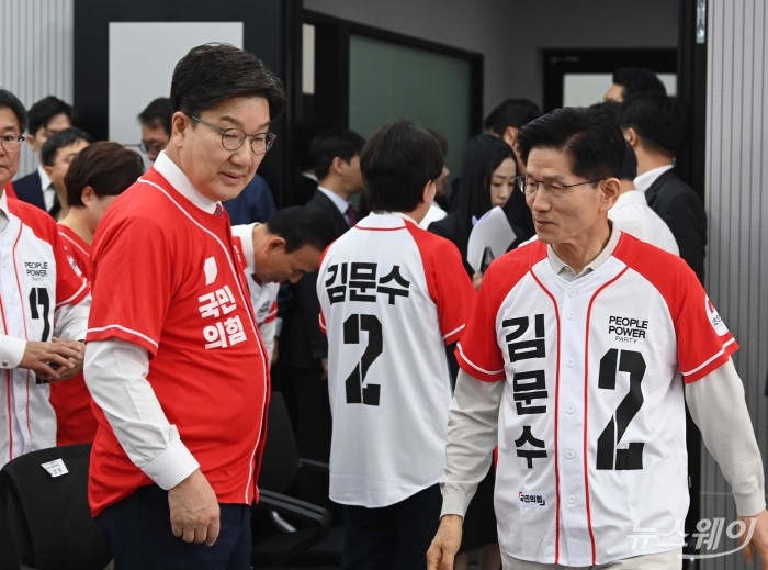 김문수 국민의힘 대선 후보가 12일 오전 서울 여의도 국민의힘 중앙당사에서 열린 중앙선대위 임명장 수여식에 참석하고 있다. 사진=강민석 기자 kms@newsway.co.kr