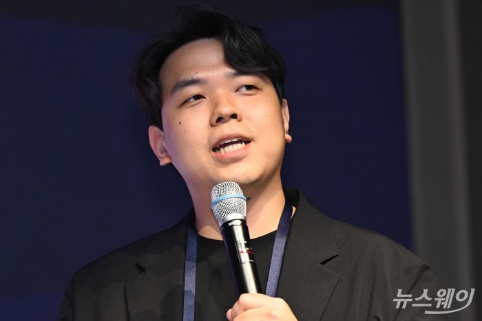 이세영 뤼튼테크놀로지스 대표가 13일 오후 서울 여의도 페어몬트 앰배서더에서 열린 초격차 스타트업 리노베이션데이에서 발표를 하고 있다. 사진=강민석 기자 kms@newsway.co.kr