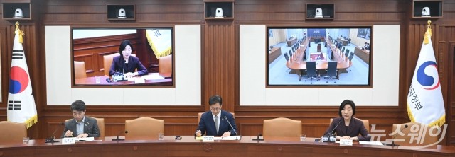 오영주 중기부 장관 "美 관세 대비···중소기업 추가지원 방안" 발표