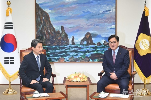 우원식 국회의장, 이주호 대통령 권한대행 접견