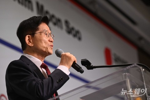 주한미국상공회의소 간담회 인사말 밝히는 김문수 대선 후보