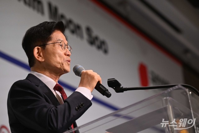 주한미국상공회의소 간담회 인사말 밝히는 김문수 대선 후보