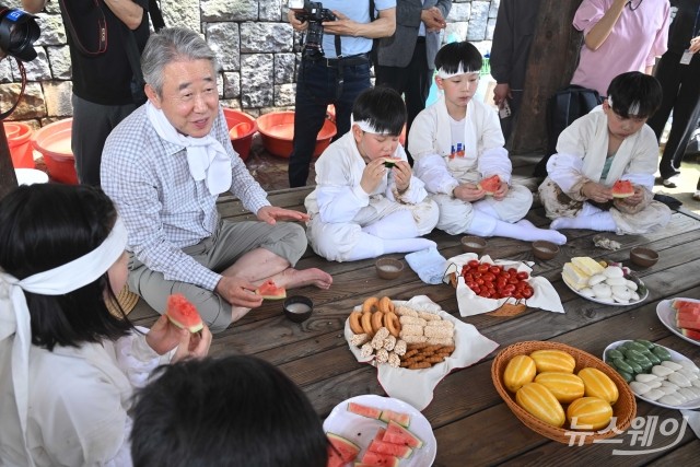 "역시 모내기 이후에는 새참이 최고"
