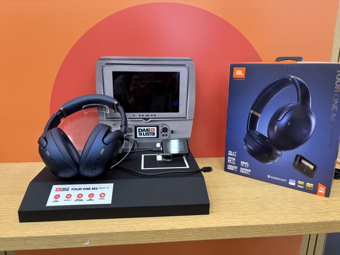 JBL Tour ONE M3 SMART Tx 제품. 사진=정단비 기자 2234jung@