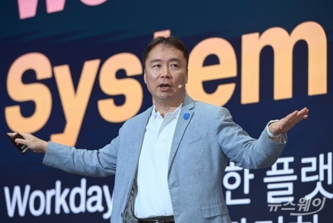 '워크데이 일루미네이트 에이전트' 발표하는 정응섭 지사장