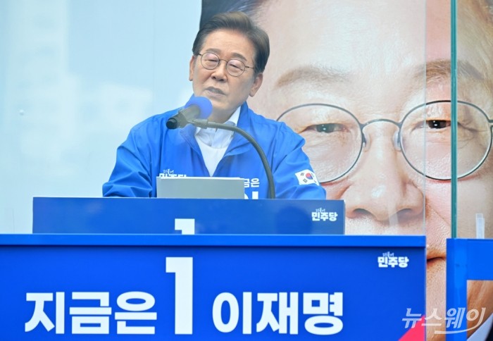 이재명 더불어민주당 대선 후보가 24일 경기도 부천시 부천역 광장유세에서 지지를 호소하고 있다. 사진=이수길 기자 Leo2004@newsway.co.kr