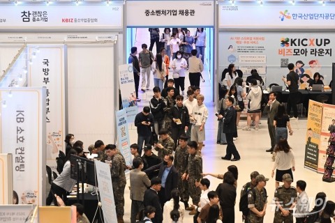 청년은 일자리 잃고 노인은 일터로···엇갈린 6월 고용시장