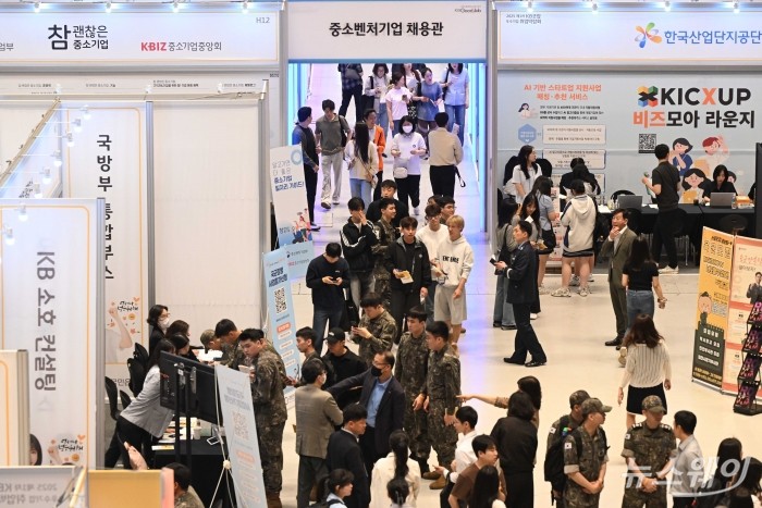 청년은 일자리 잃고 노인은 일터로···엇갈린 6월 고용시장