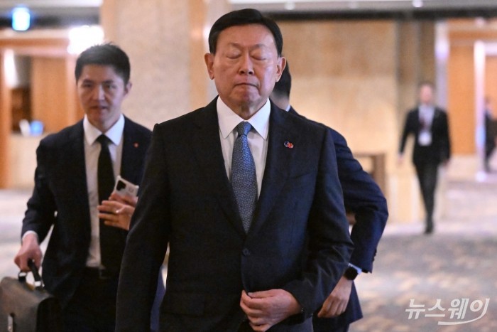 신동빈 롯데그룹 회장이 지난 5월 27일 오후 서울 중구 롯데호텔에서 열린 제57회 한일경제인회의에 참석하기 위해 회의장으로 들어서던 중 잠시 눈을 감고 있다. 사진=강민석 기자 kms@newsway.co.kr