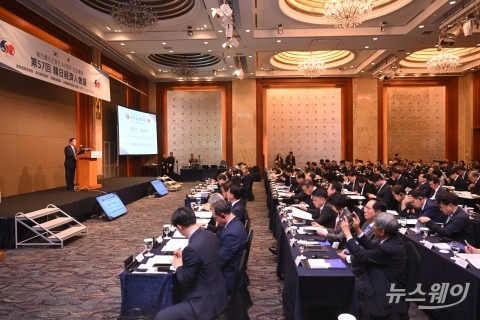 김윤 한일경제협회장 &quot;한일 양국 모두 글로벌 관세전쟁 대처 매우 시급&quot;